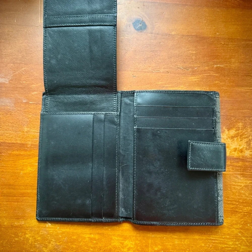 Gucci Vintage Bi-fold Wallet Gray & Black Monogram Canvas & Leather - Picture 6 of 14